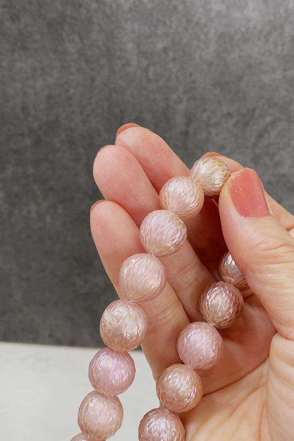 【淡水パール】 （ラウンドカット） ナチュラルピンク 大きさ　約12.5～14mm 穴径　約0.5～0.6mm 1連　約40cm　30個