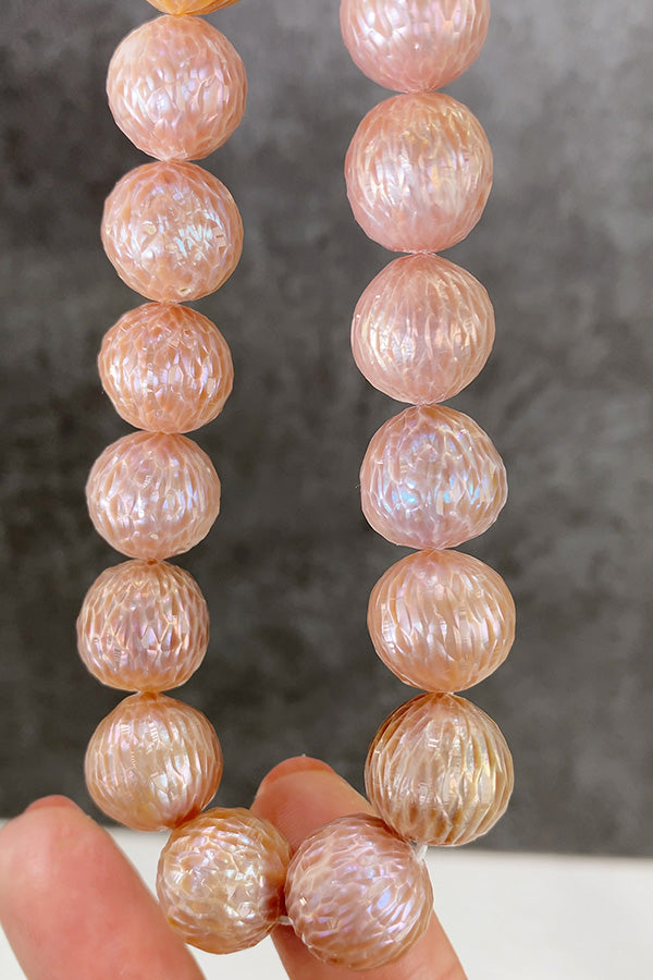 【淡水パール】 （ラウンドカット） ナチュラルピンク 大きさ　約12.5～14mm 穴径　約0.5～0.6mm 1連　約40cm　30個