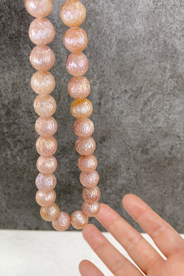 【淡水パール】 （ラウンドカット） ナチュラルピンク 大きさ　約12.5～14mm 穴径　約0.5～0.6mm 1連　約40cm　30個