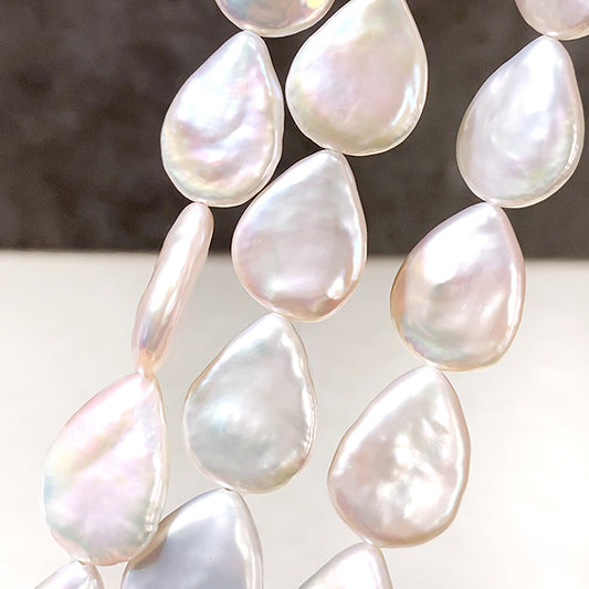 【淡水パール】 （フラットドロップ　ペアシェイプ） 大きさ　約18.5～19×14～15mm 穴径　約0.5～0.6mm