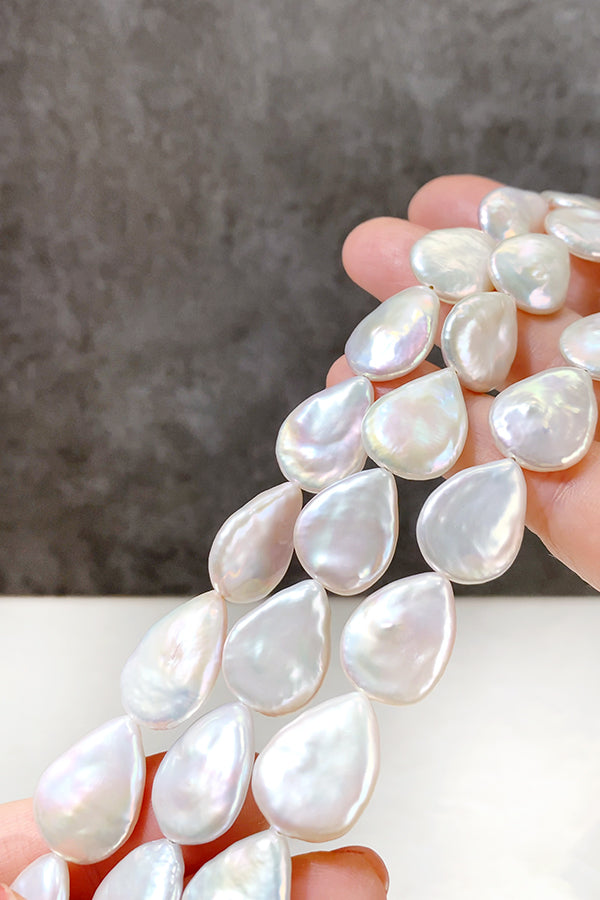 【淡水パール】 （フラットドロップ　ペアシェイプ） 大きさ　約18.5～19×14～15mm 穴径　約0.5～0.6mm