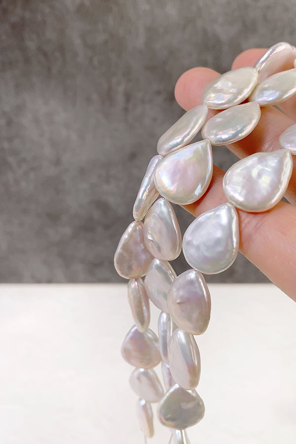 【淡水パール】 （フラットドロップ　ペアシェイプ） 大きさ　約18.5～19×14～15mm 穴径　約0.5～0.6mm