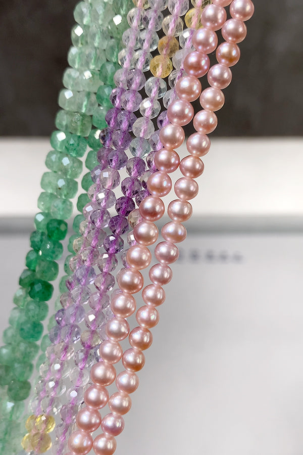 【淡水パール】 （セミラウンド） ピンク 大きさ　約4mm 穴径　約0.5～0.6mm 1連　約38cm　約90個