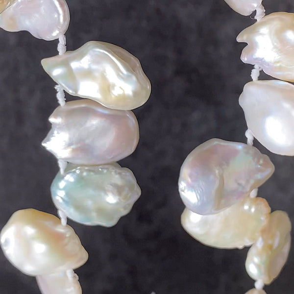【淡水パール】（花びら　ケシ） 大きさ　約13～23×17～35mm 穴径　約0.5mm 1連　約16cm　12個