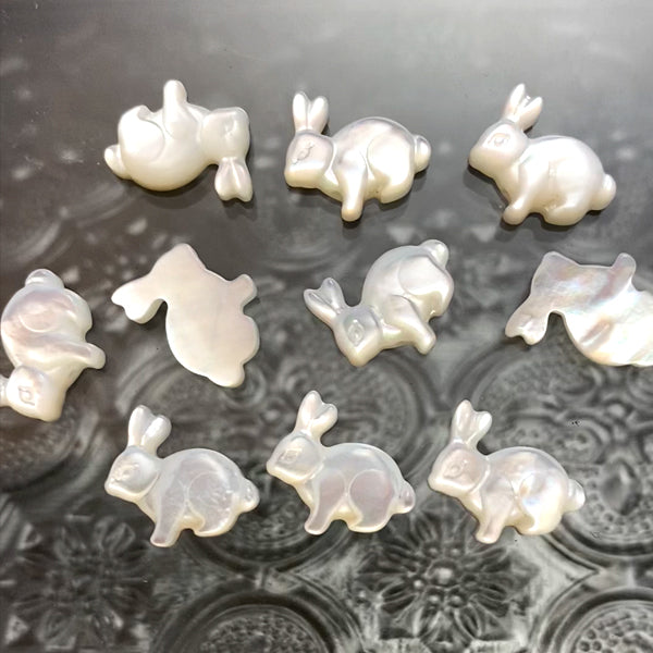 [Shell] Mother of Pearl (Rabbit) Size: Approx. 12 x 8 mm Hole diameter: Approx. 0.7-0.8 mm Thickness: Approx. 3 mm