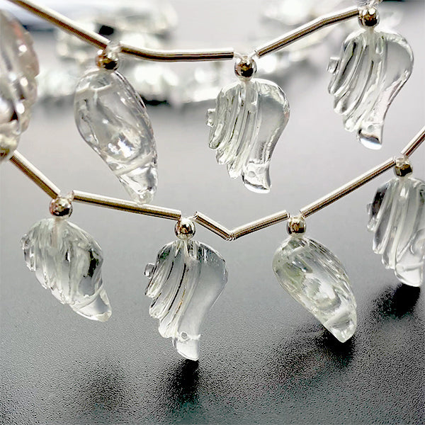 【天然石】 クリスタル （羽　天使の羽　ウィング） 2穴 大きさ　約13×9mm 穴径　約0.5～0.6mm 1個