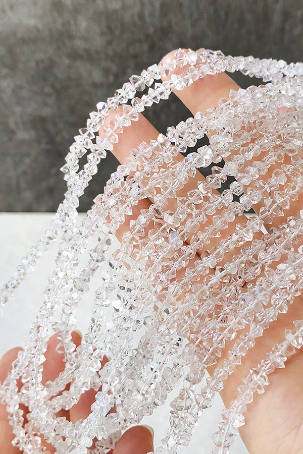 【天然石】 アフガニスタンクリスタル ハーキマーダイヤモンド （ラフカット　タンブルカット） 大きさ　約2～3.5×4～7mm 穴径　約0.4～0.5mm