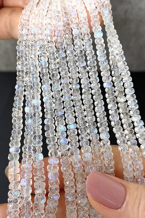 [Natural Stone] Rainbow Moonstone (Button Cut) Size: Approx. 2-4 x 3.5-6mm Hole diameter: Approx. 0.4mm