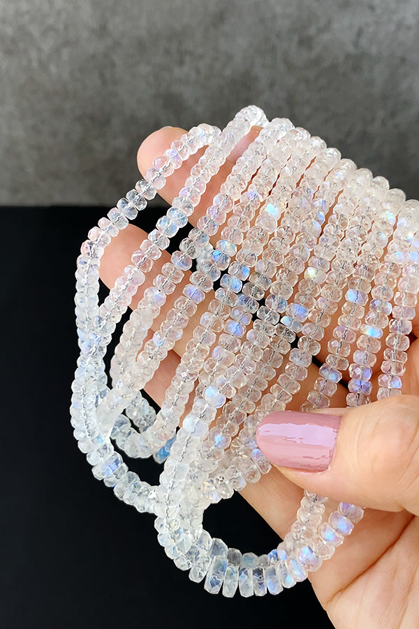 [Natural Stone] Rainbow Moonstone (Button Cut) Size: Approx. 2-4 x 3.5-6mm Hole diameter: Approx. 0.4mm