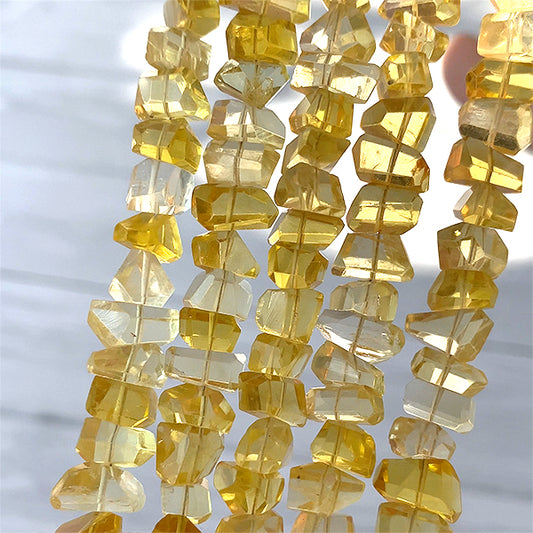 Yellow fluorite (tumble cut) Size: approx. 3-5 x 7-9mm Hole diameter: approx. 0.4-0.5mm 